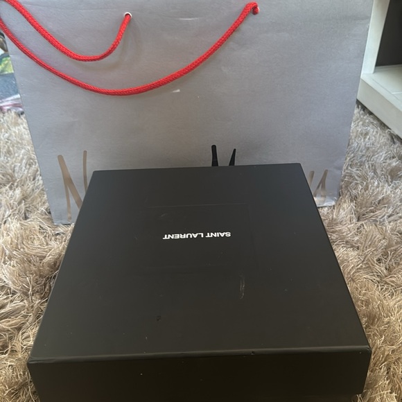 YSL SANDALS WITH GOLD HEELS. Comes in the box. Runs small. Perfect for 8.5/9 - Picture 5 of 5